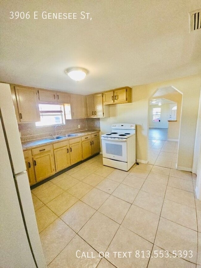 Building Photo - 3906 E Genesee St