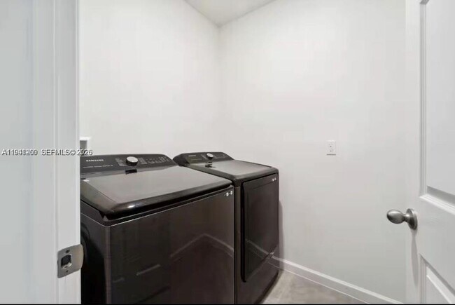 Building Photo - 4091 SW Port St Lucie Blvd