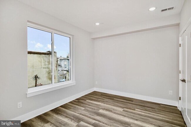 Building Photo - 2537 Cecil B. Moore Ave