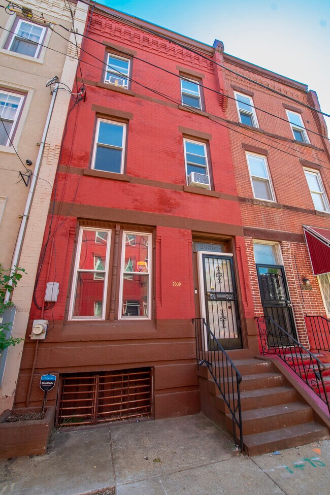 Building Photo - 2039 N Gratz St