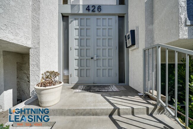 Building Photo - 426 S Venice Blvd