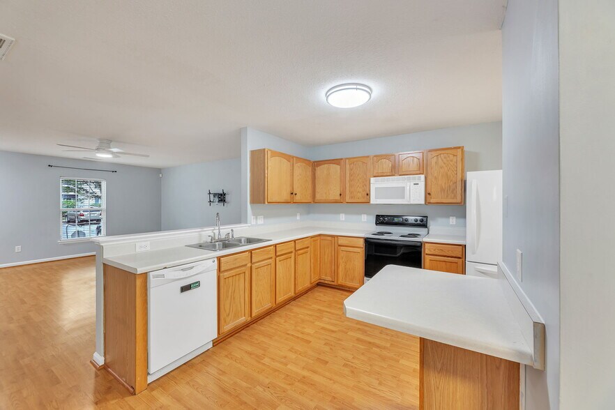 Kitchen - 3349 Tarleton W
