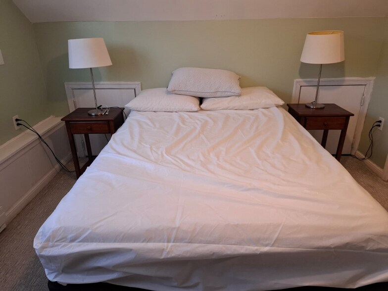 Building Photo - 8 Bash Rd