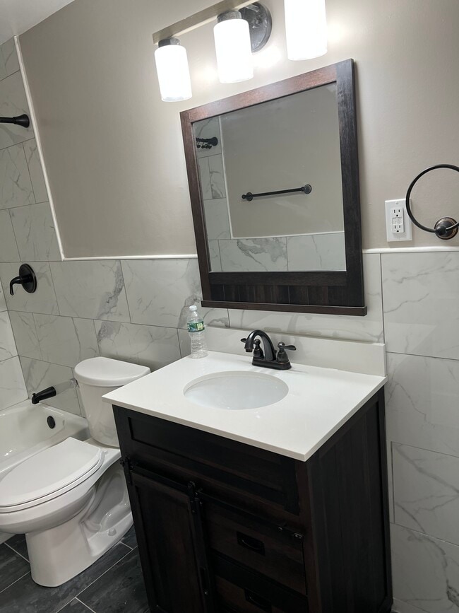 Building Photo - 7441 Farmstead Rd