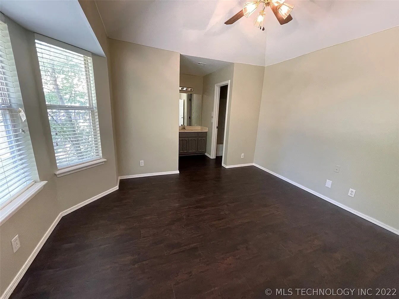 Building Photo - 200 E Laredo Pl