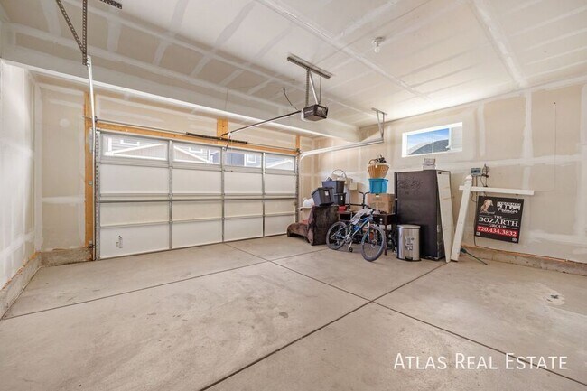 Building Photo - 868 Quatar St