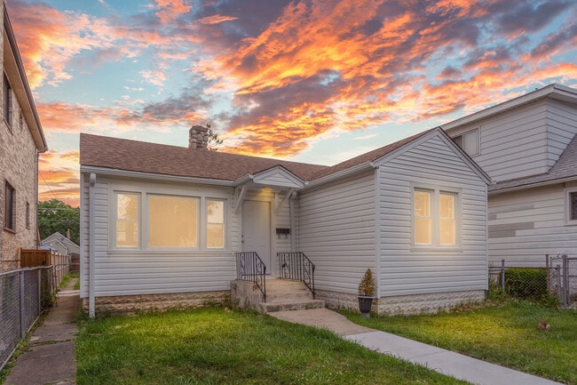 Primary Photo - 3304 N Ozanam Ave