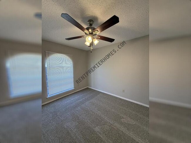 Building Photo - 1064 NW 7th St