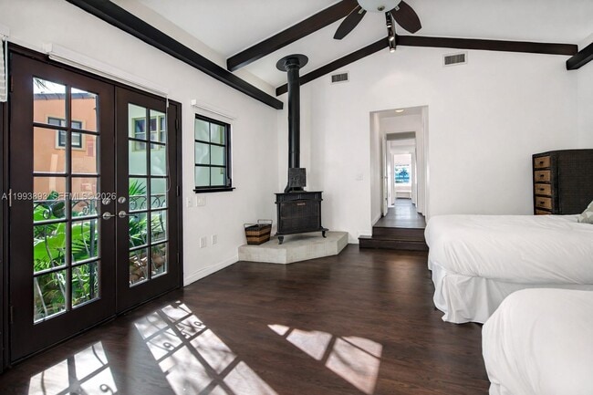 Building Photo - 224 S Coconut Ln