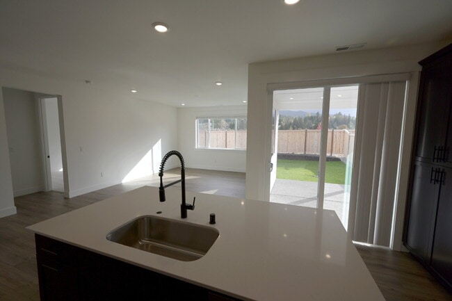 Building Photo - Brand new 2 bed 2 bath home in Rolling Hil...