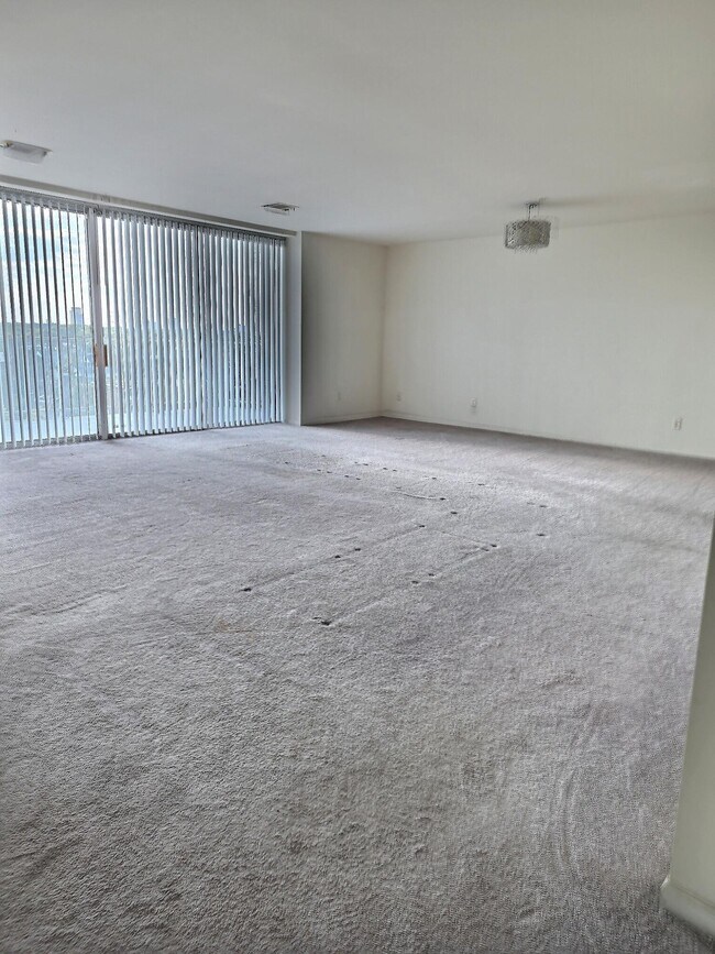 Building Photo - 15801 Providence Dr