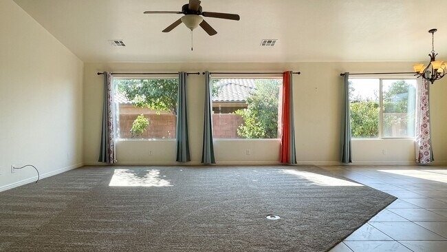 Building Photo - 4 Bedroom Treasure Valley Home Near Crimson High School