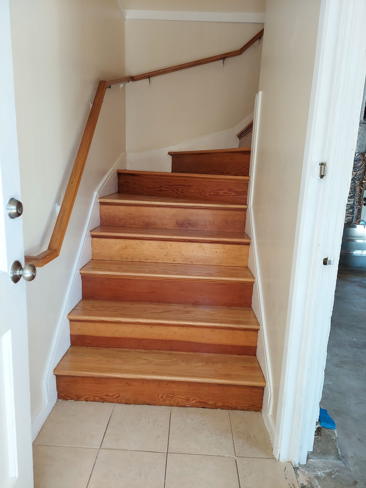 indoor staircase - 382 Mangels Ave