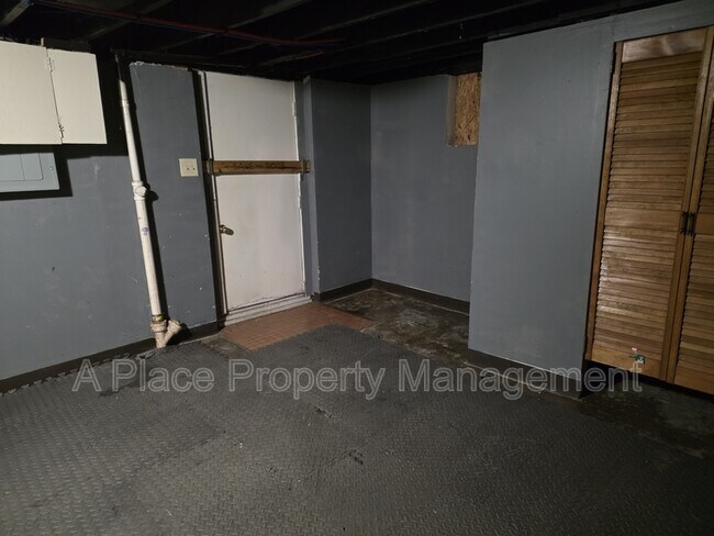 Building Photo - 338 La Motte Ln