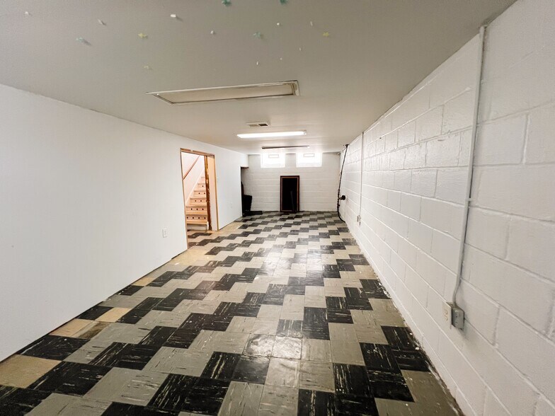 Building Photo - 4530 Wood Ave