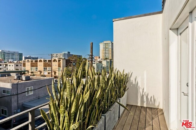 Building Photo - 111 Eastwind St