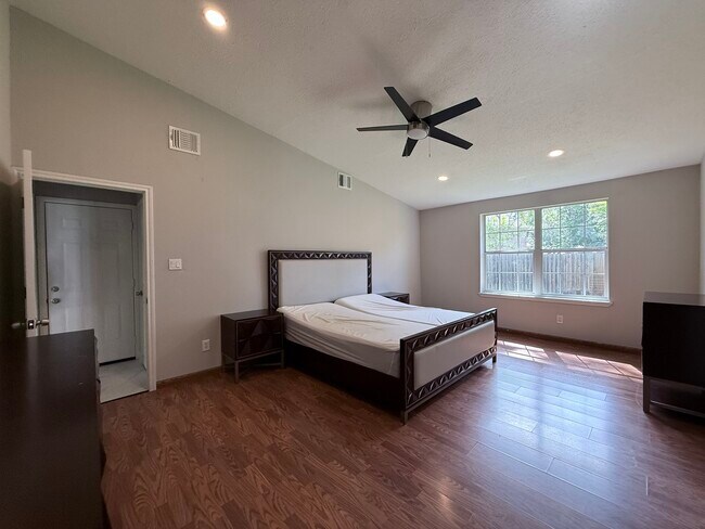 Building Photo - 4006 Cedar Ridge Ct