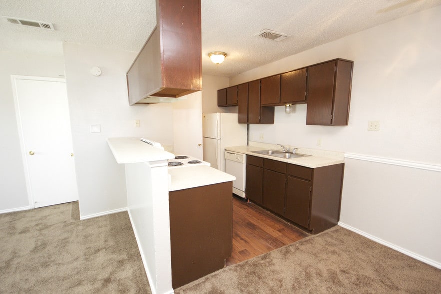 Building Photo - Quail Ridge