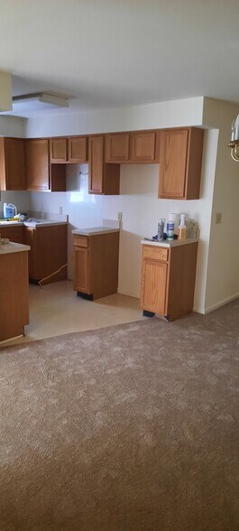 Building Photo - 64 Isabella Ave