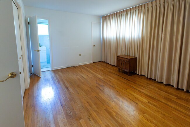 Building Photo - 52 Ostrum Rd