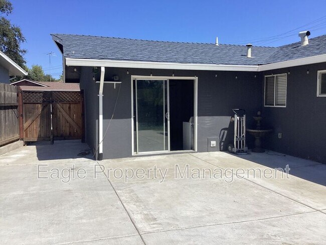 Building Photo - 1336 School St