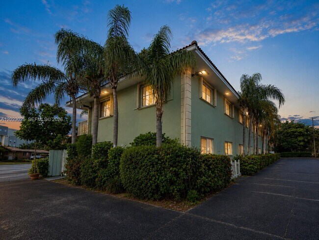 Building Photo - 1423 Holly Heights Dr