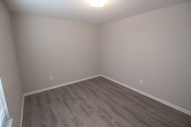Building Photo - 1326 Godas