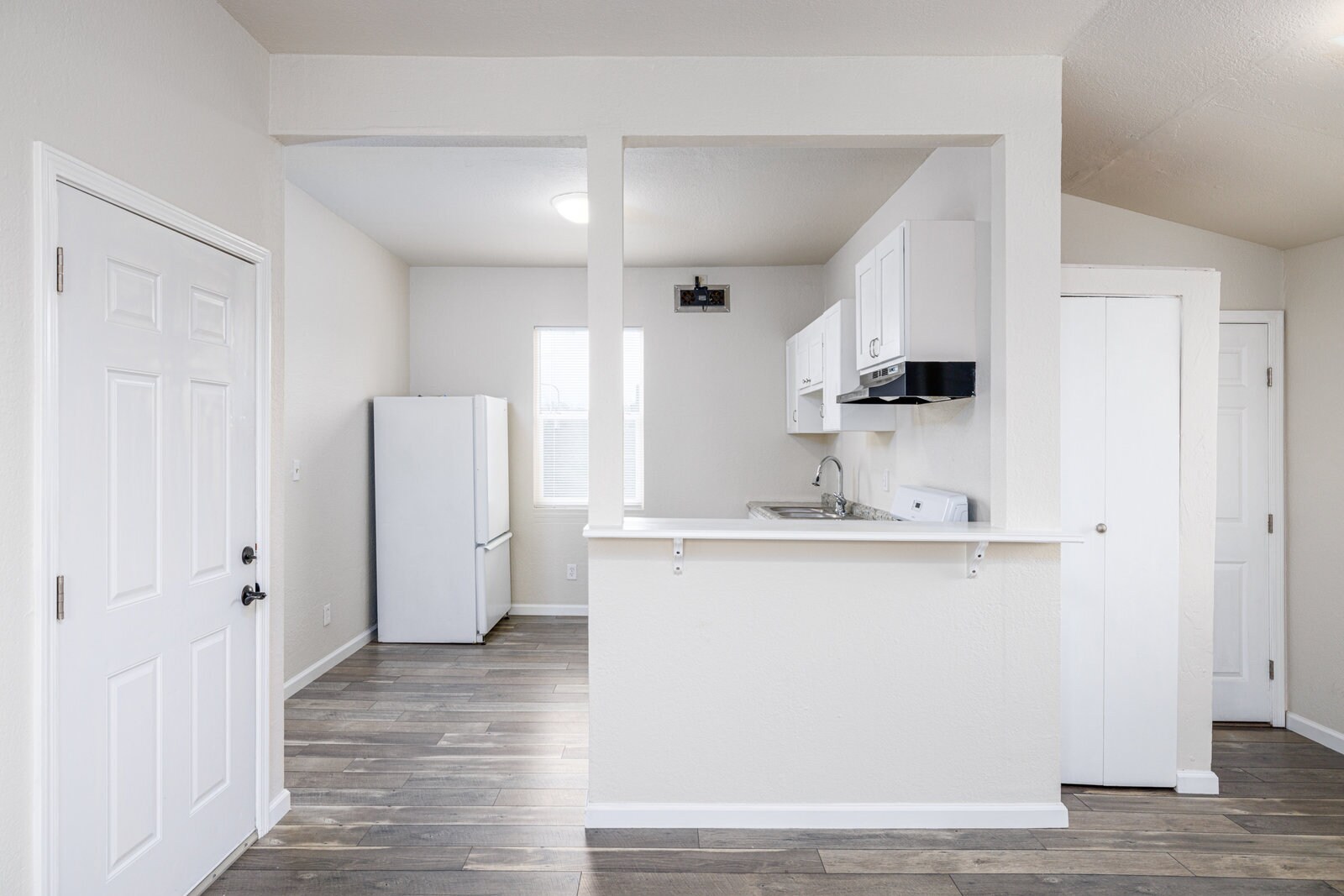 Building Photo - 512 Barrett Ave