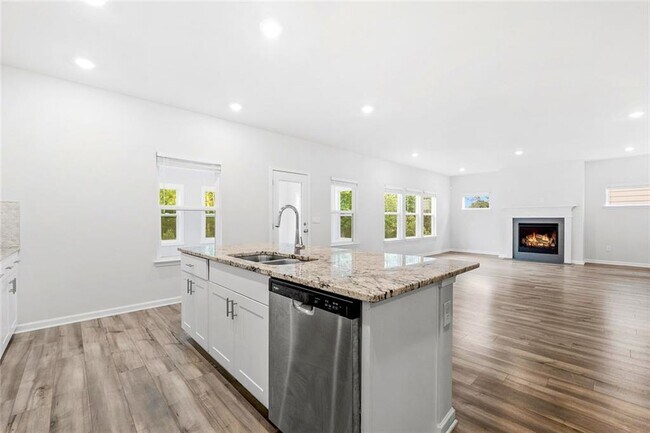 Building Photo - 5021 Silver Canoe Wy