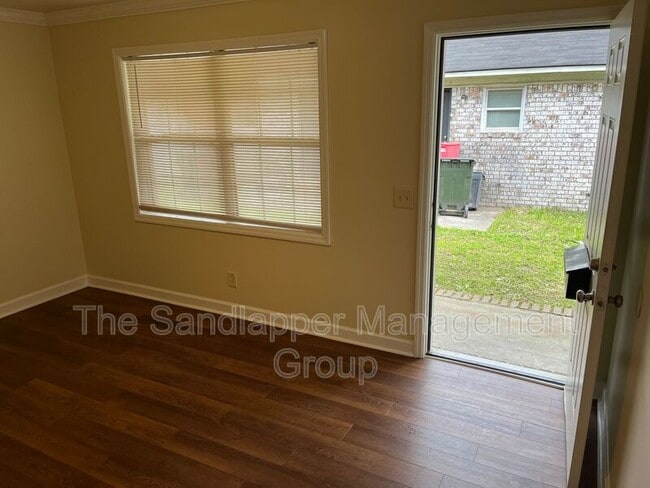 Building Photo - 634 Cashew St