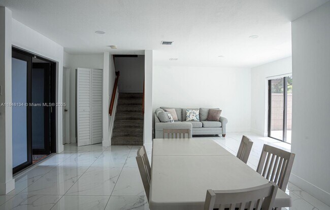 Building Photo - 16710 SW 140th Ave