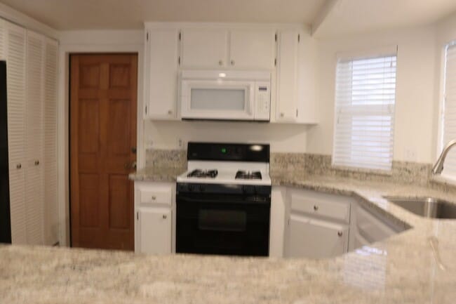 Building Photo - House for rent