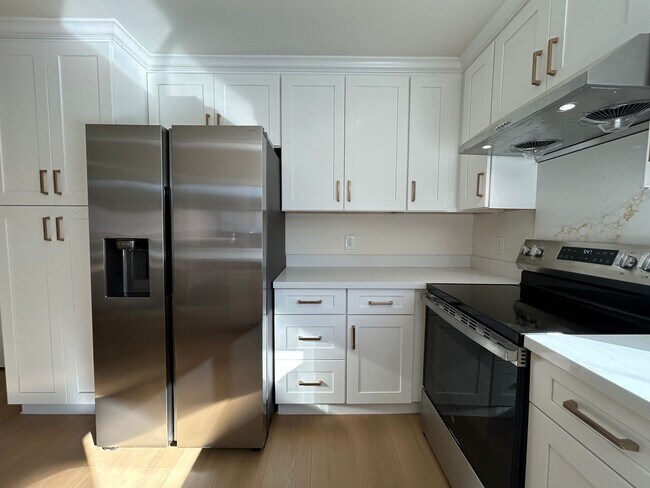 Building Photo - Beautifully Renovated 4 Bedroom 2 Bath Sin...