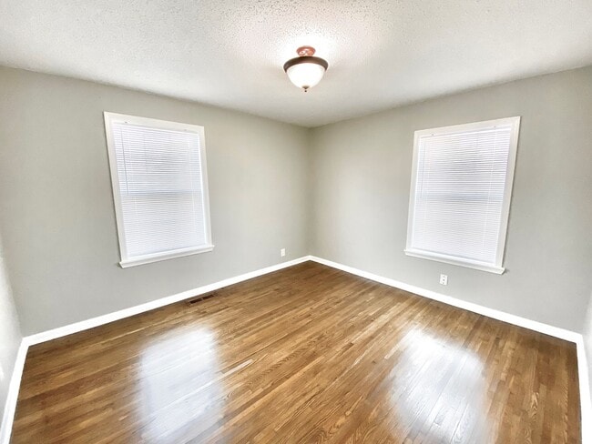 Building Photo - Charming Jenks Home with Vintage Character...
