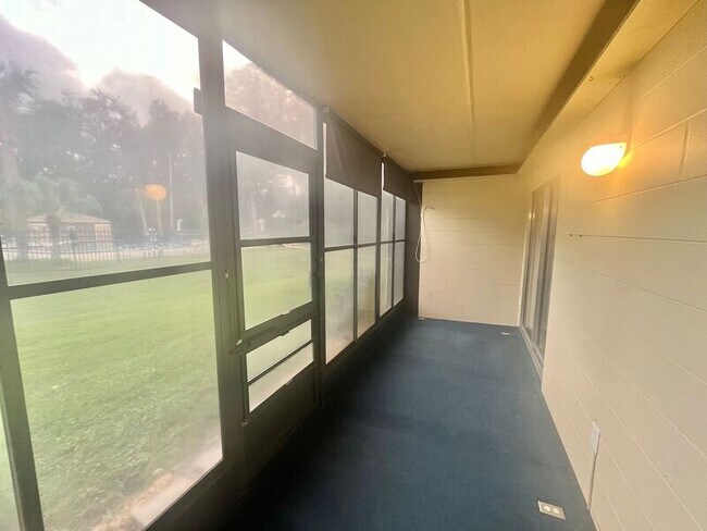 Building Photo - 160 Live Oak Woods Ct