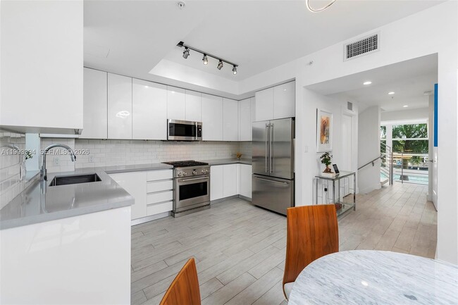 Building Photo - 41 N Shore Dr