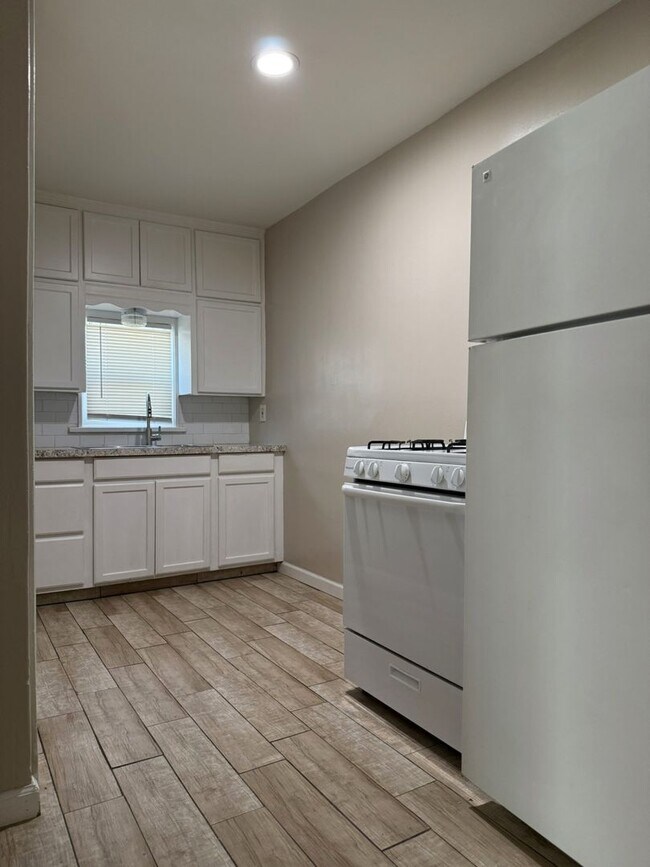 Building Photo - 818w.21s
