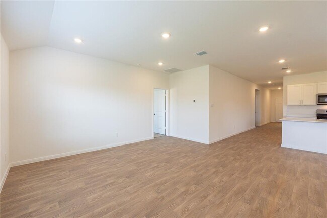 Building Photo - 224 Las Lomas Dr