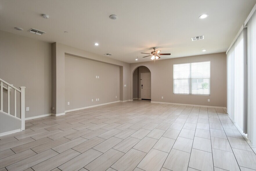 Building Photo - 12314 W Cactus Blossom Trail