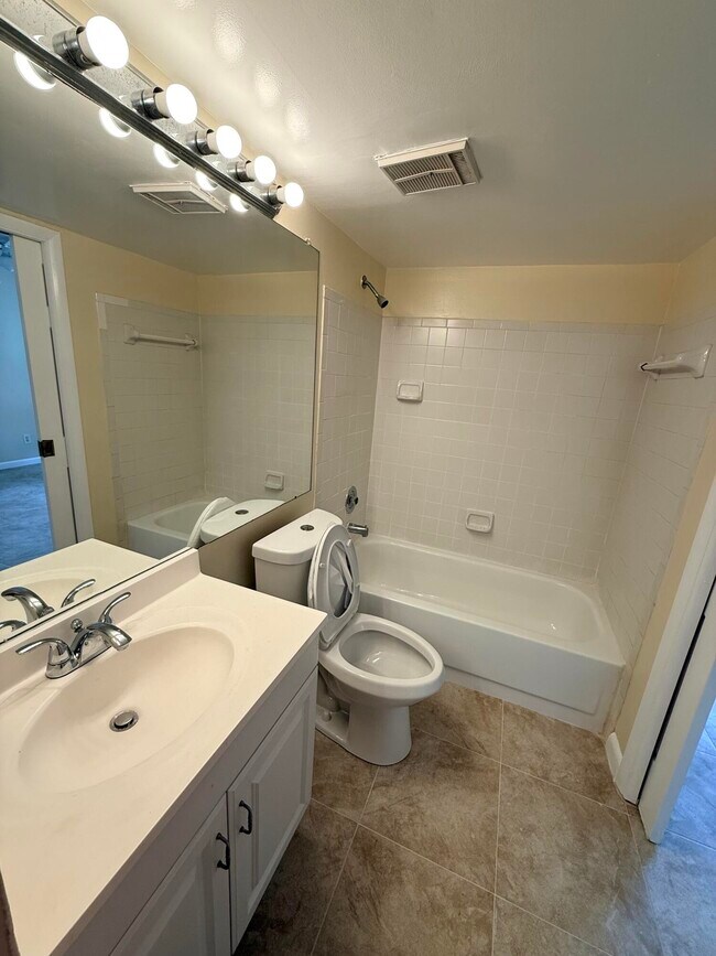 Building Photo - 1142 Coral Club Dr