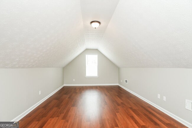 Building Photo - 480 Cedarhurst Rd