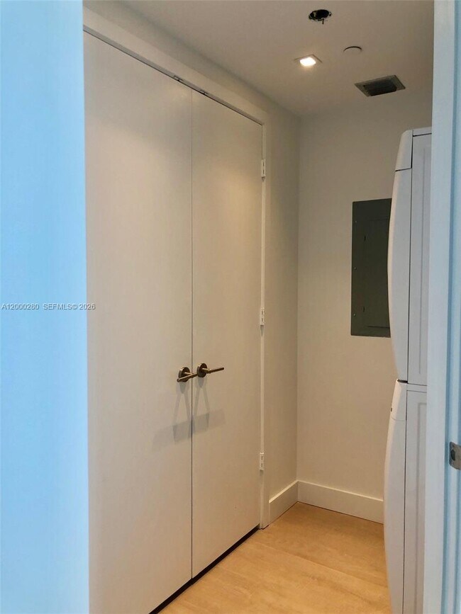 Building Photo - 2900 NE 7th Ave