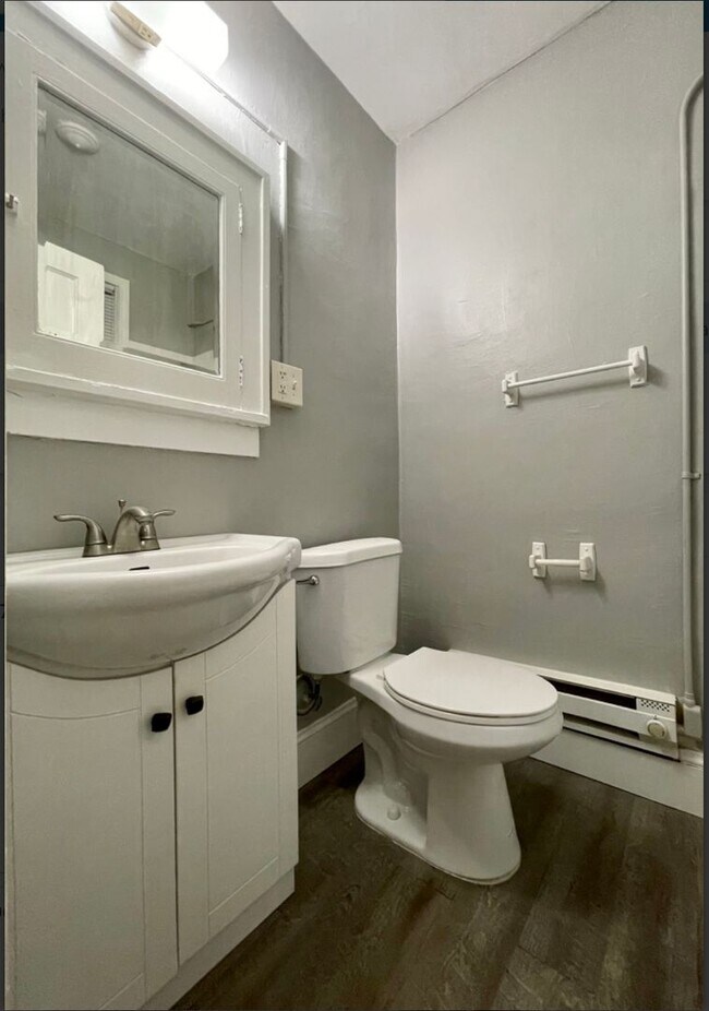 Building Photo - 1657 Minnehaha Ave E