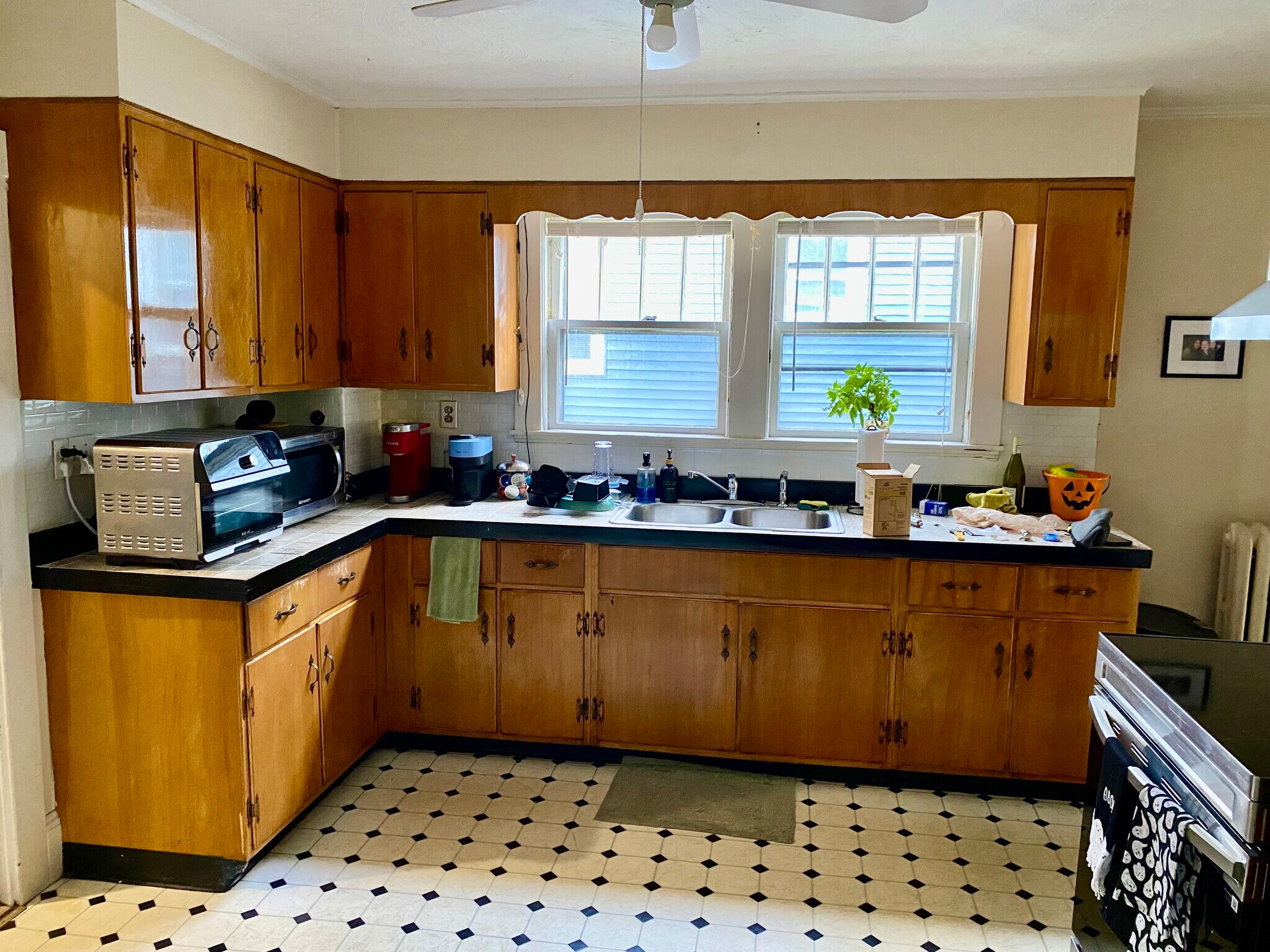 Building Photo - 171 Hillside St