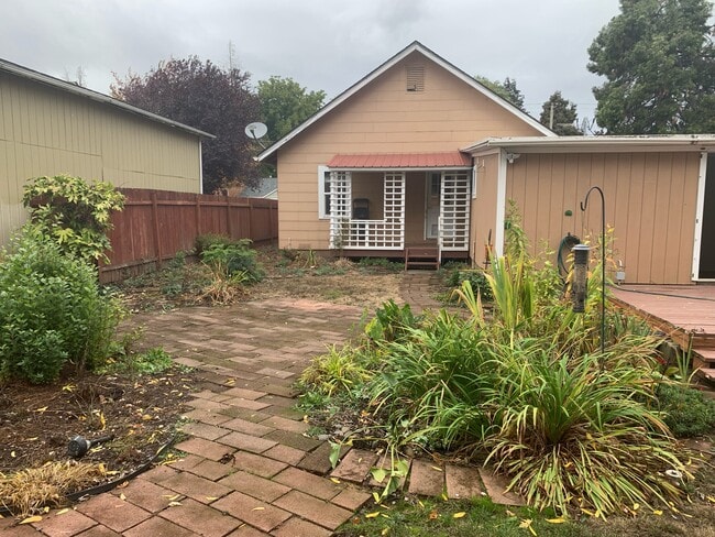 Building Photo - 450 W Sherman St