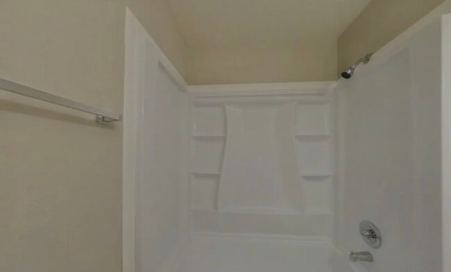 Building Photo - AVAILABLE NOW READY TO MOVE IN