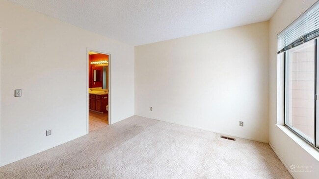 Building Photo - 449 S Wright St