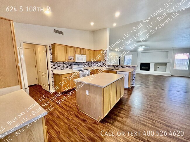 Building Photo - 624 S 108th Pl