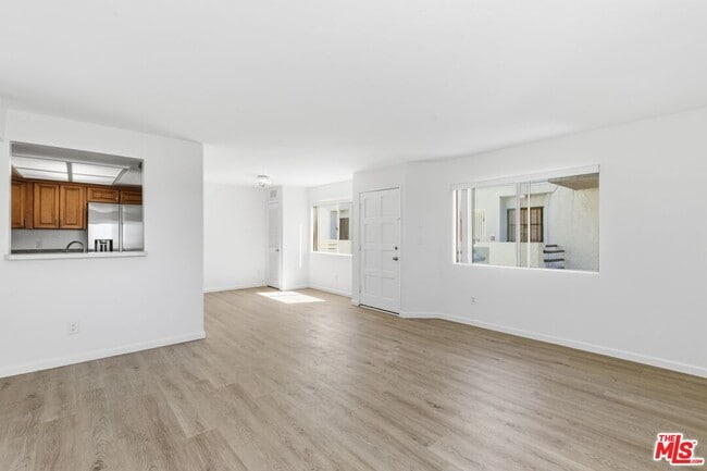 Building Photo - 1002 N Edgemont St