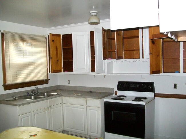Building Photo - 7111 Foxlair Dr